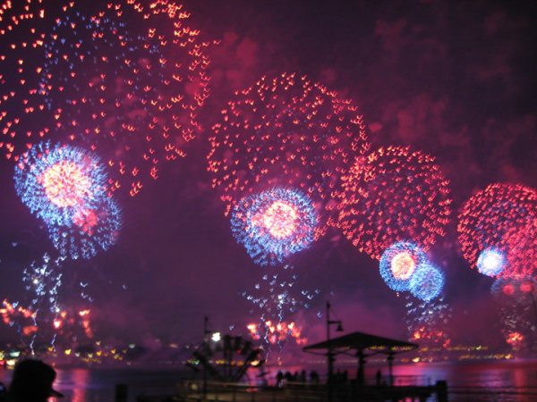 fireworks-lora-mitchell2