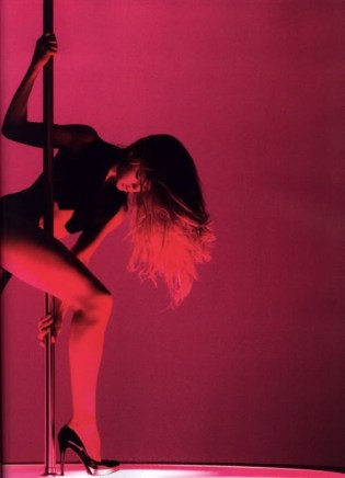 StripperPole-Doutzen-Kroes-002
