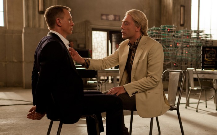 Skyfall-James-Bond-and-Raoul-Silva