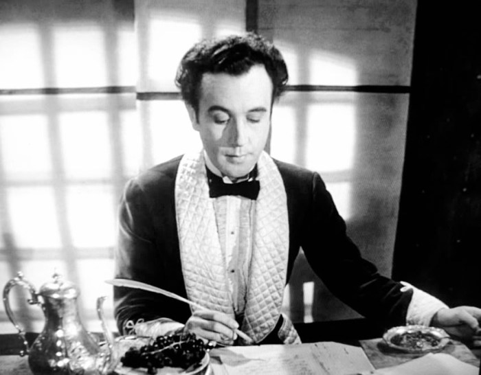 SmokingJacket_KindHearts3