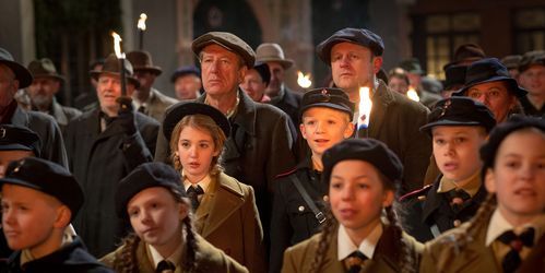 1384359518000-2ND-BOOK-THIEF-MOV-JY-1660-59704134