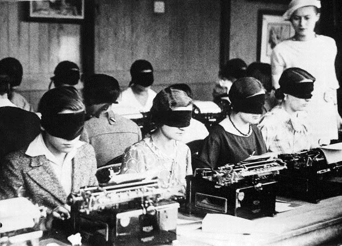 black-and-white-old-typewriter-vintage-women-favim-com-4434341